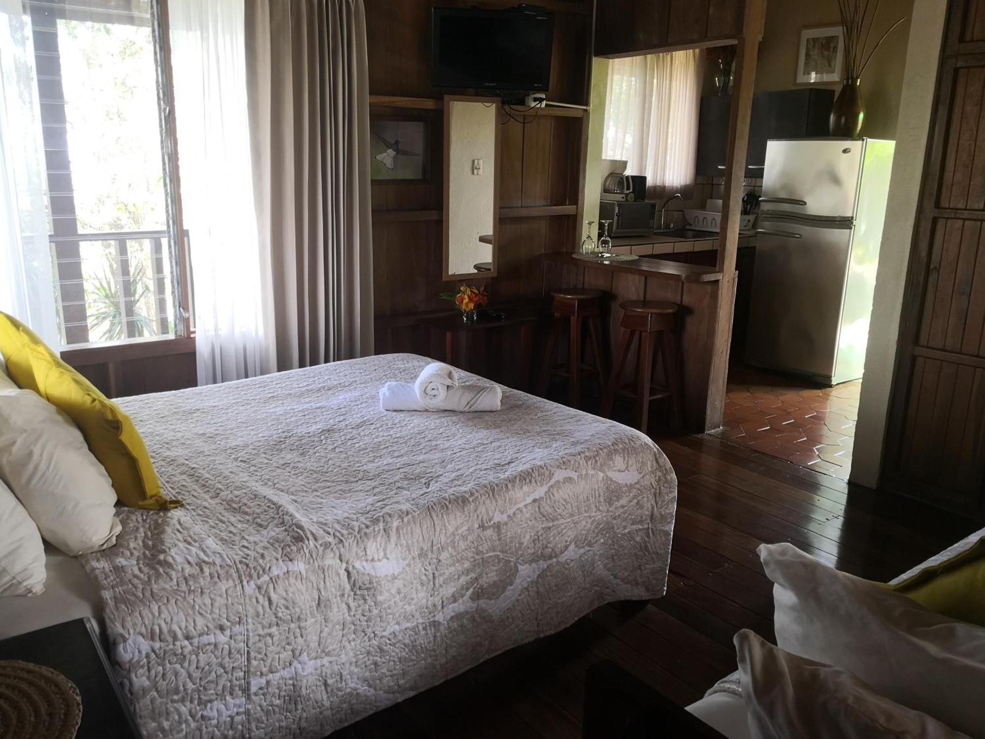Hotel Villas De La Colina Atenas Room photo